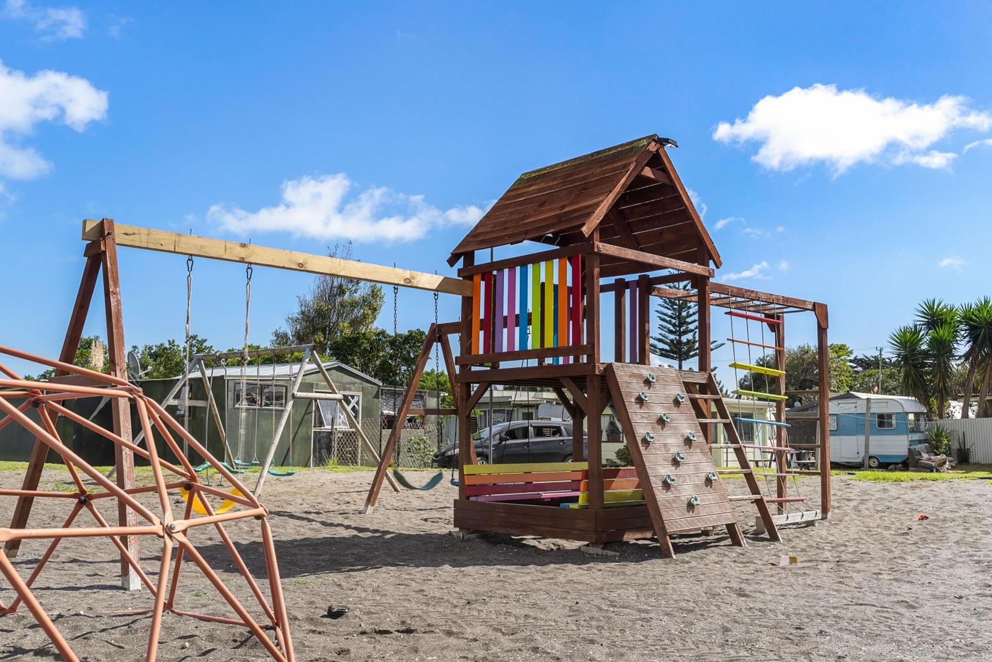 Port Waikato Holiday Park Exterior photo