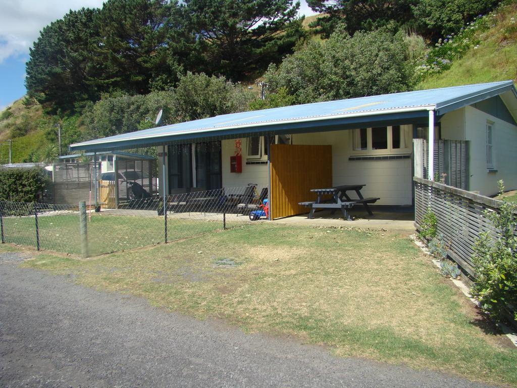 Port Waikato Holiday Park Room photo